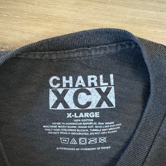 New Urban Outfitters Charli XCX Brat Album Gray Shirt Size X-Large Pop Music - Picture 2 of 3